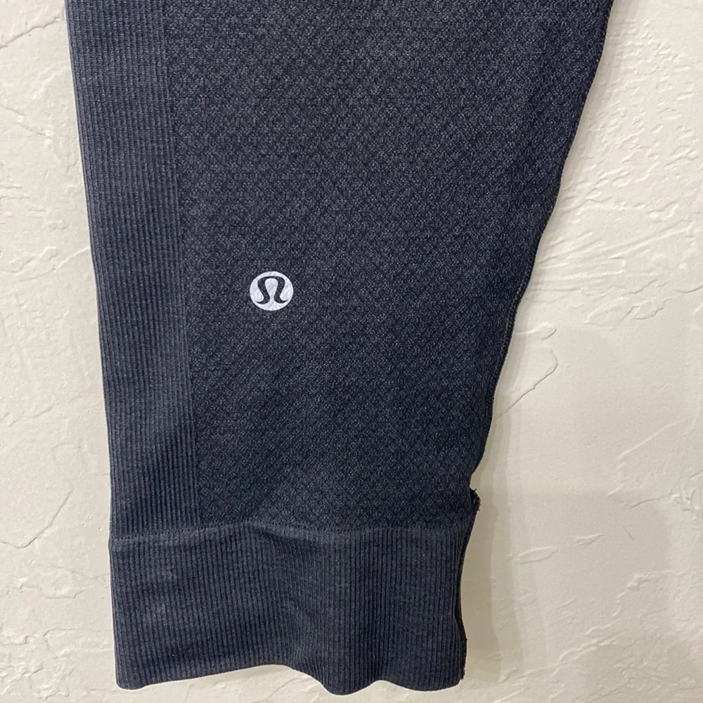 Lululemon grey crop leggings size 4